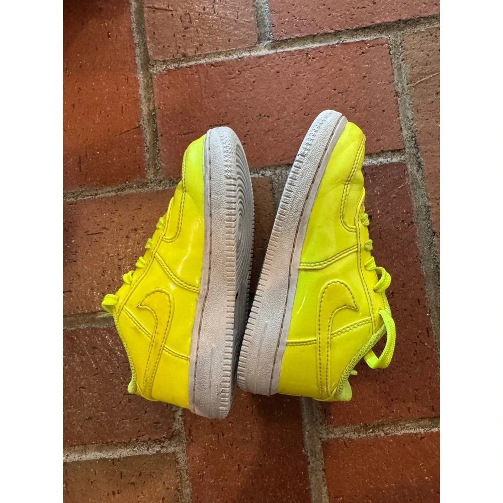 Nike‎ Air Force 1 Low Neon Yellow Volt Patent Leather Kids Shoes 10C 314193-700
